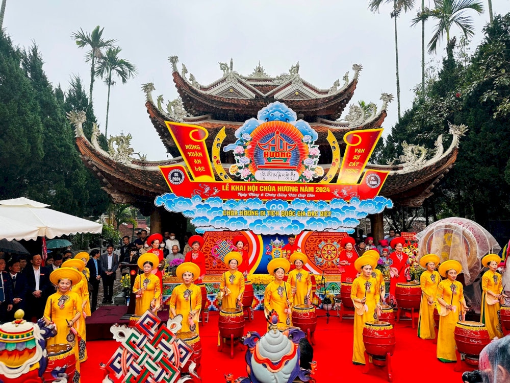 Lễ khai hội chùa Hương